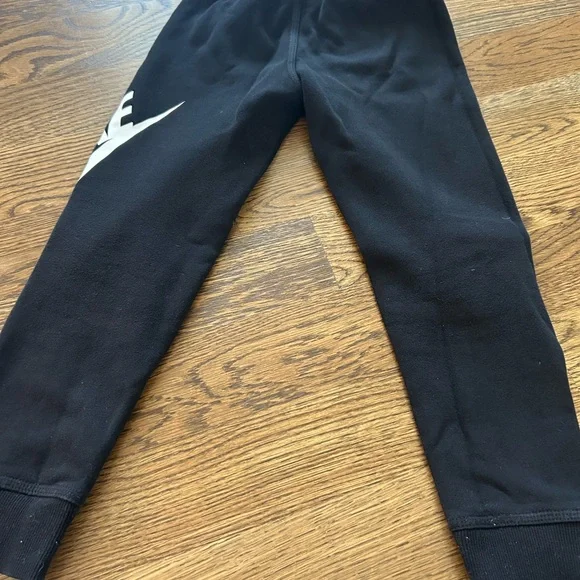 Boys Nike sweatpants/joggers size 6-7 - Picture 4 of 4